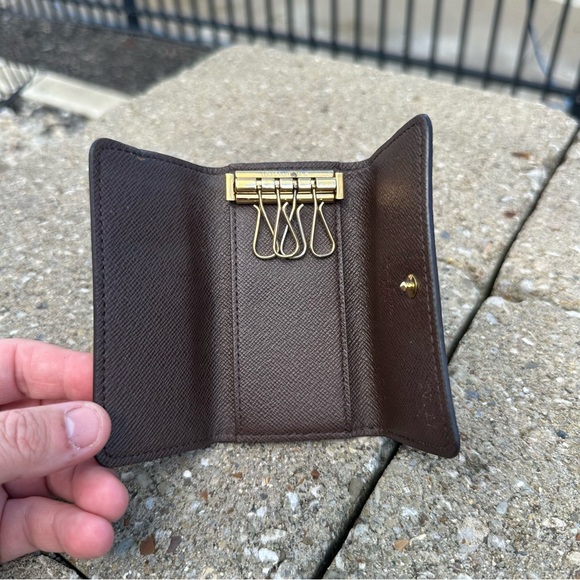 Louis. Vuitton Damier 4 key holder - Picture 3 of 8